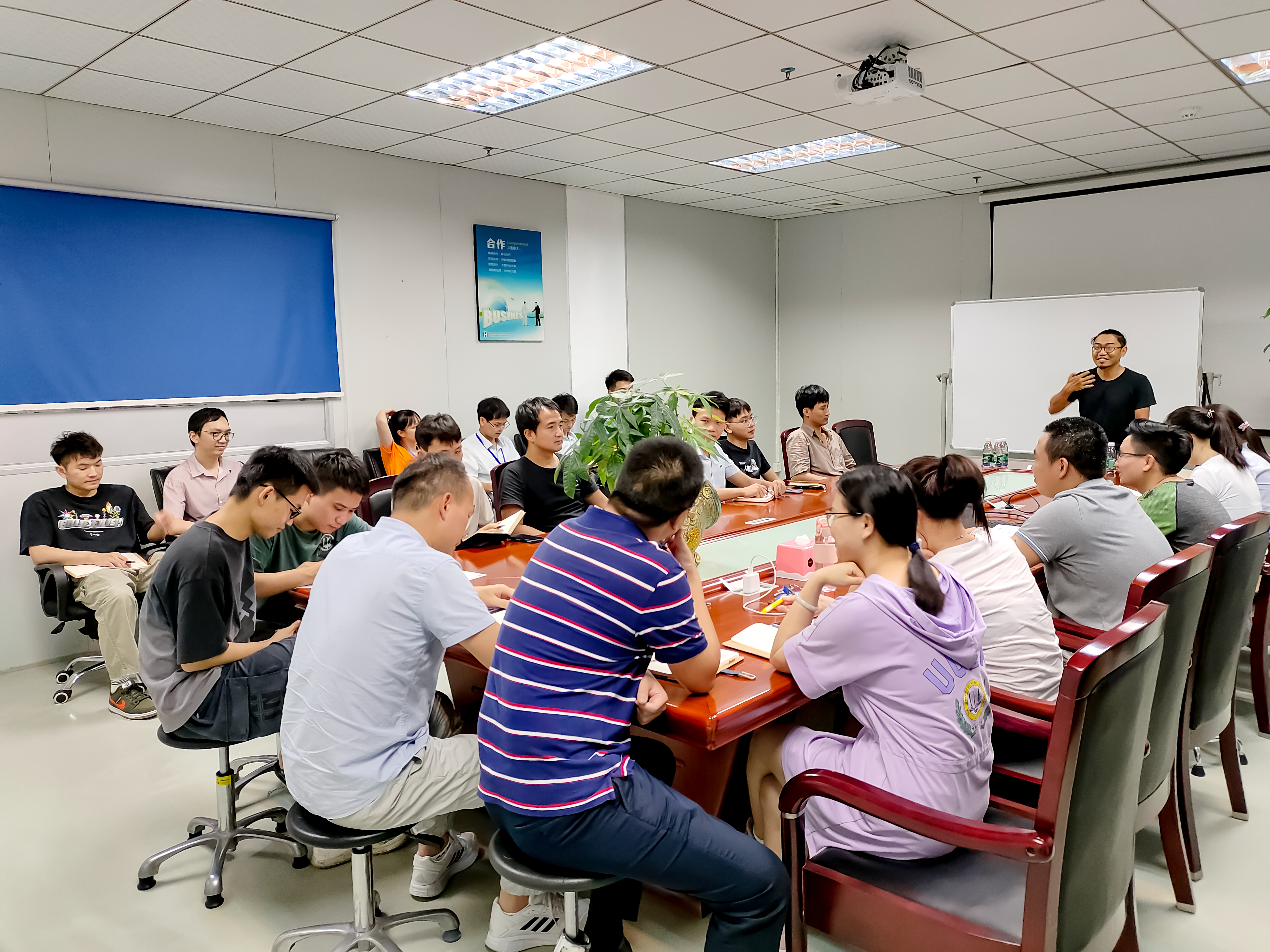 公海科技首期商务英语培训课程正式结束！2022年11月11日